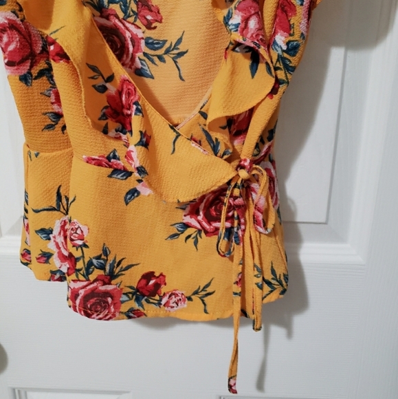 H & M adjustable tank top - Picture 3 of 3